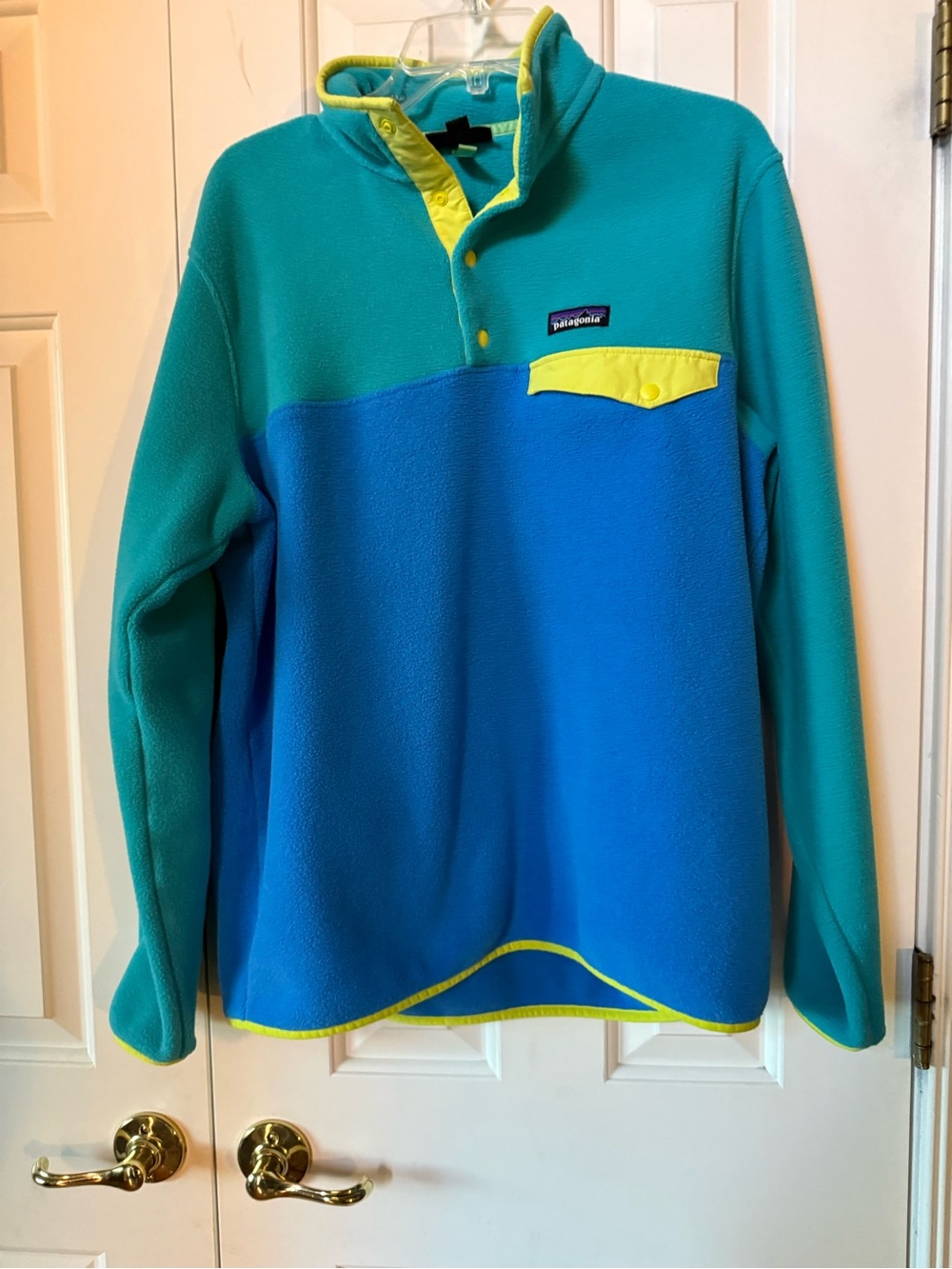 Patagonia Men’s Teal & Blue Zip-Style Synchilla Fleece with Yellow Trim large
